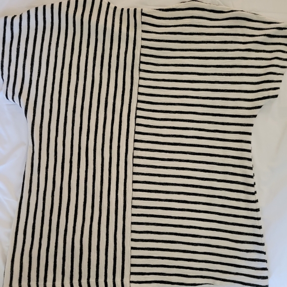 4/$30🌟Terra & Sky Stripe White n Black - Picture 3 of 5